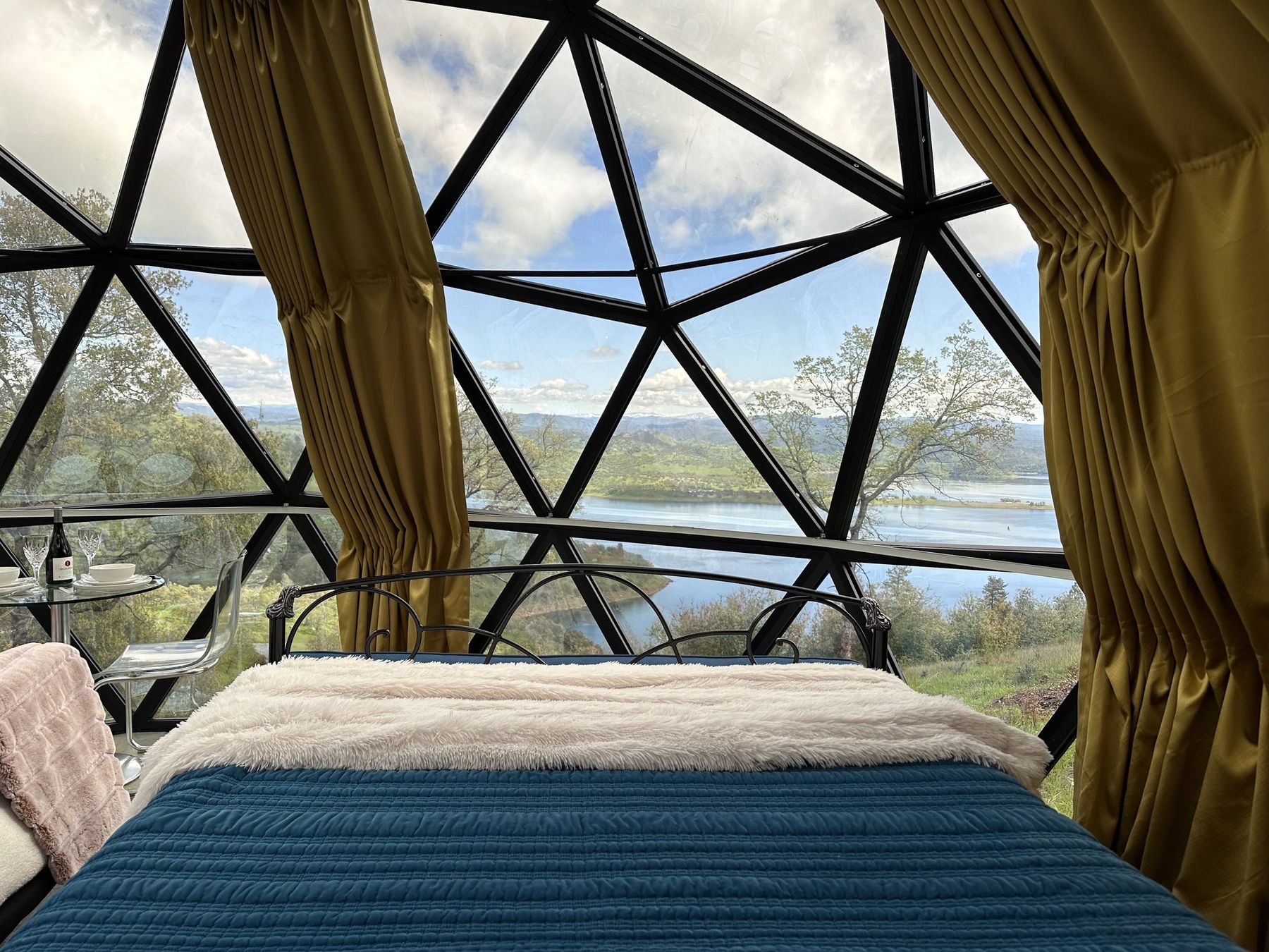 Waking to the lake